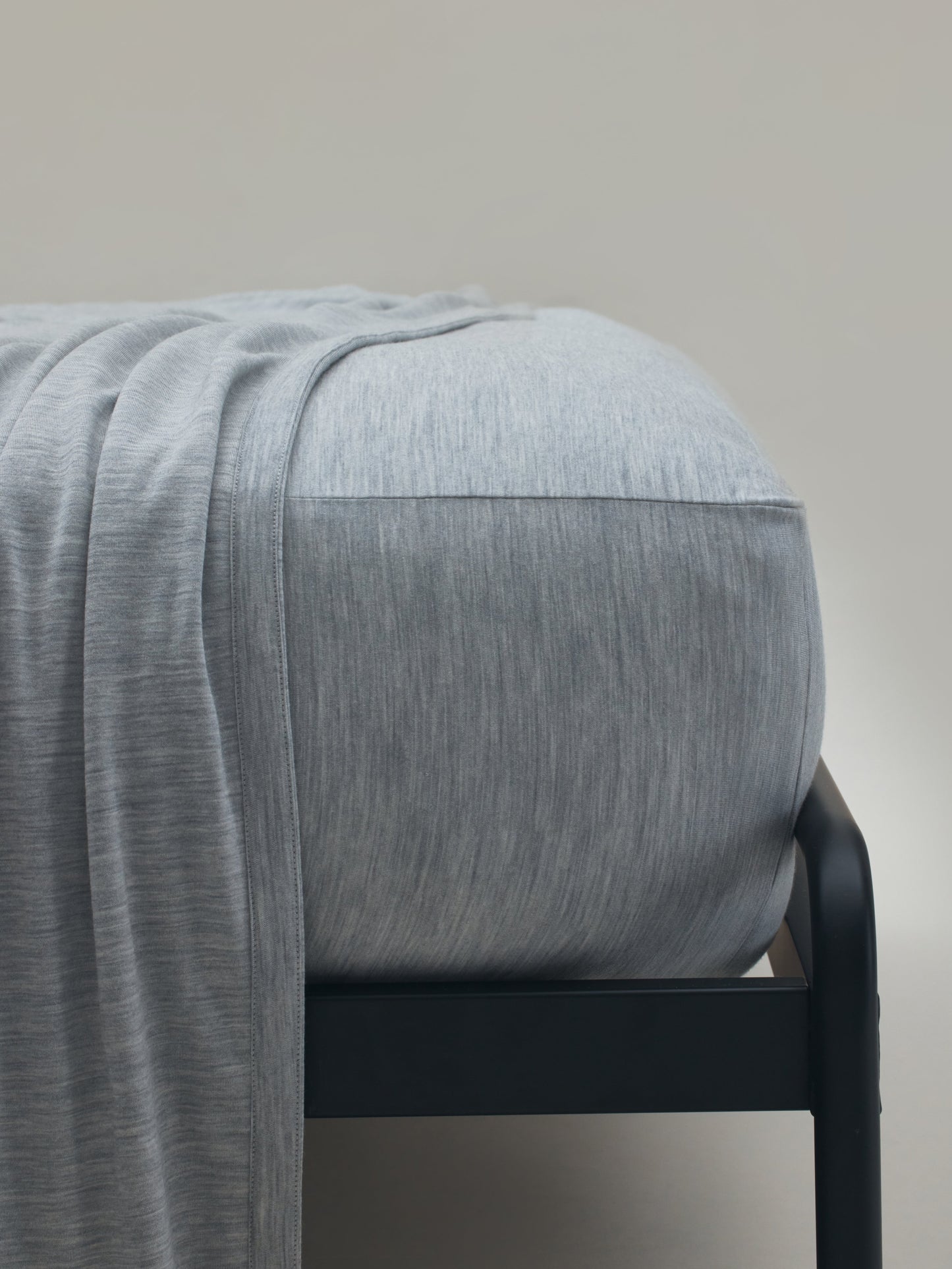 Fitted Sheet Merino Jersey | 70% fine Australian merino wool (17.5 micron) 30% Bamboo / King - W150 x L200 x D30 cm - W59" X L79" X D12" / Platinum Slate